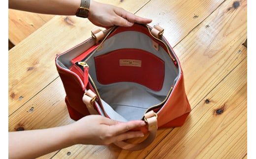 近江牛レザーを贅沢に使った　本革トートバッグ　ルビーレッド【CC39W】（滋賀県　近江八幡市）