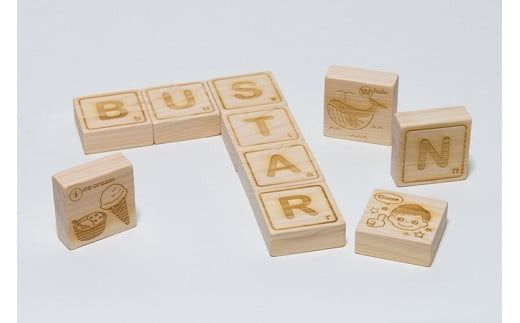 木のおもちゃ ABCつみき 積み木 木製 木 おもちゃ 知育玩具 男の子 女の子 ギフト プレゼント 贈り物 贈答 お祝い 出産祝い 誕生日祝い 日本製 手作り てづくり のし 熨斗 受注生産品 名入れ可能 山のくじら舎 高知県 安芸市 英語 教育 幼児 子供 アルファベット 学習 遊び 1歳 2歳 3歳 つみき 56個 イラスト アルファベット ヒノキ スギ シナ合板 蜜ろうワックス 安芸市 高知県