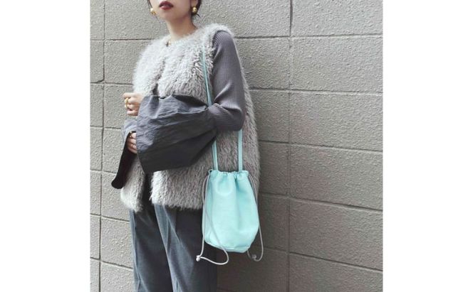 墨田区産ピッグレザー2Way巾着バッグ ファッション カバン 財布 スマートフォン ポーチ 必需品 ペットボトル 日常使い 収納力 斜めがけ 革 柔らかさ 