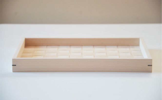 北海道産木材を使用した オリジナルトレイ【S】 雑貨 日用品 工芸品 編込み 薄く 削く ブナ材 丁寧 ウォルナット くさび 意匠 シンプル ティータイム 小物入れ 