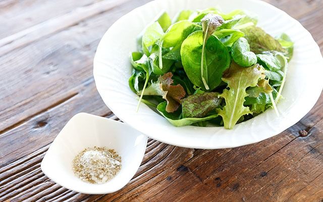 庄内産 ベビーリーフミックス 70g×4袋と野菜用ハーブ塩セット 土耕栽培 サラダ スムージー 若葉 野菜 生野菜 新鮮 山形県 冷蔵