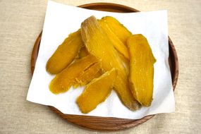 【先行予約】ほしいも 120g×3個 【令和8年12月以降発送予定】 農薬不使用 無添加 お菓子 スイーツ おかし 和菓子 和スイーツ さつまいも サツマイモ 干しいも 干しイモ ダイエット 筋トレ  兵庫県 香美町 村岡 むらおか夢アグリ 41-19