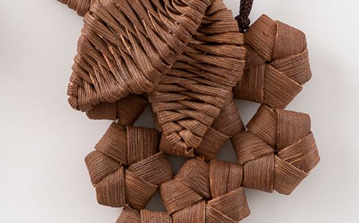 FYN6-433 山形県 西川町 大井沢産 山ぶどうのチャーム 「ぶどう」 国産 山葡萄 つる 手作り ハンドメイド 伝統工芸品 民芸品 キーホルダー 贈答 贈り物 ご自分用 自宅用