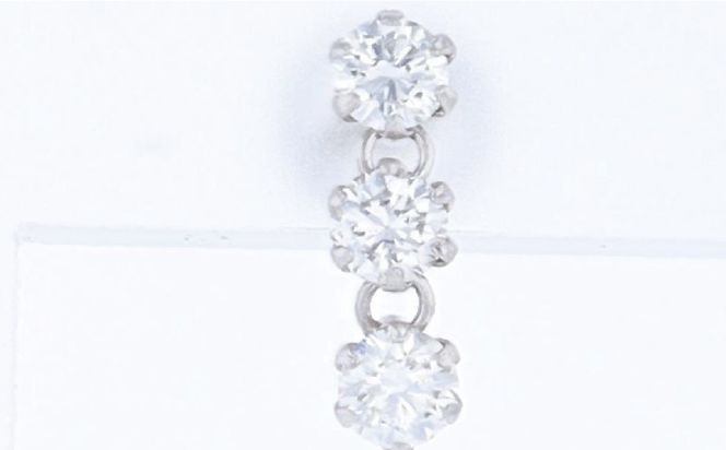 J090 ARC-EN-CIEL PTダイヤピアス（計 0.50ct）