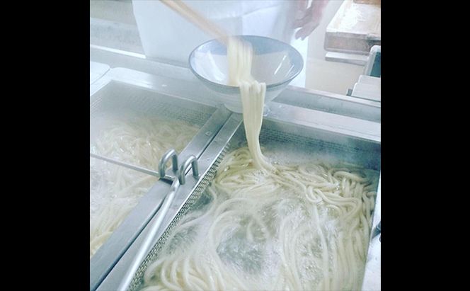 ≪さぬきの夢GP最高賞受賞≫ 本場 讃岐うどん 半生 15人前（3玉入り×5袋） 食糧庁 長官賞 吉本製麺所のこだわりうどん モチモチ 無添加 子供にも最適 麺類 国産 香川県産 小麦製品 手作り 麺 老舗 ギフト 