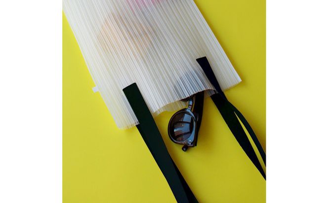 香川県産プリーツバッグ・ストライプ・ラージ［ ブラック １点］軽やかで上品な透け感のあるショルダーバッグ 372013_LJ010VC04