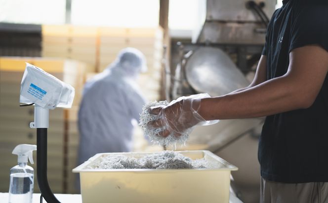 C6035n_ 優良県産品 認定 釜揚げしらす 茹でたて 釜揚げ しらす 無着色 安心 安全 赤穂の塩 新鮮 国産 海の幸 海鮮 魚介 紀州湯浅湾直送 まるとも海産 お取り寄せ 和歌山県 湯浅町 送料無料