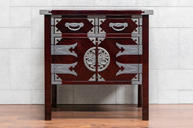 仙台箪笥 両開コンソール 木地呂漆調 KHB-131D（お申込書返送後1ヶ月～5ヶ月程度でお届け） 欅産業 職人 おすすめ 船箪笥 [インテリア タンス 収納 家具 和 モダン 高級 和箪笥 小箪笥 伝統 工芸品 仏壇 仏具 神具 飾り棚 欅 漆塗 彫金 金具 装飾 仙台箪笥 船箪笥 舟箪笥 宮城 利府 欅産業]|06_kyk-451001