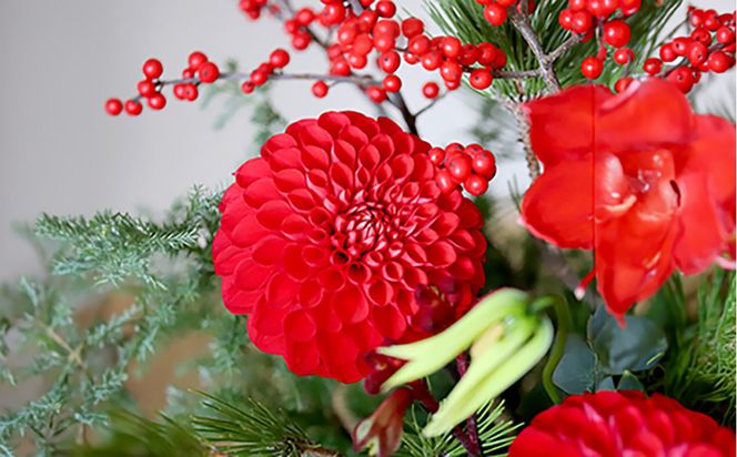 951.縁起物のお正月アレンジメント――お正月に縁起物の松を飾る。伝統美を現代風にアレンジした限定アレンジメント 313726_BC036