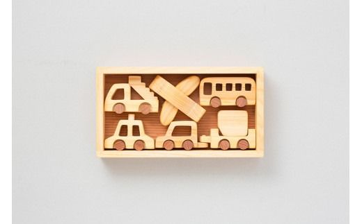 木のおもちゃ はたらく飛行場 セット 木製 おもちゃ 車 飛行機 ミニカー 知育玩具 赤ちゃん ベビー 男の子 女の子 ギフト プレゼント 贈り物 出産祝い 誕生日 日本製 手作り のし 名入れ 山のくじら舎 高知県産 ヒノキ 2歳 幼児 教育 玩具 国産 木のぬくもり 職業体験 想像力 創造力 飛行場ごっこ 子供 キッズ 安全 天然素材 W260mm H55mm D140mm 安芸市 高知県