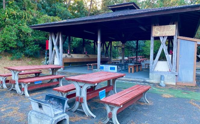 ちがさき柳島キャンプ場 セットアップテントで森林浴キャンプ アウトドア キャンプ場利用券 初心者 気軽 設置済テント BBQ 海岸遊び 焚火 テーブル付き タープ付き 5名用テント 日帰り 宿泊 