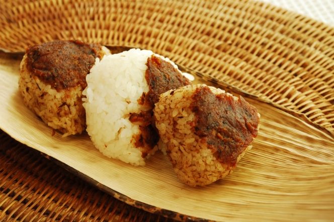 【定期便6か月】有機発芽玄米黒大豆味噌　400g×6回　京都・喜右衛門　〈 味噌 みそ 有機 有機JAS認証 オーガニック 天然醸造 手作り 生みそ 〉