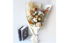 【母の日】プレミアムドライフラワー・ブーケ　カフェオレ＜お届け日：2026年5/4～5/10 当店おまかせ ＞母の日カード付き【 母の日 ギフト アレンジ 花 贈り物 大阪府 門真市 】 272230_BG134