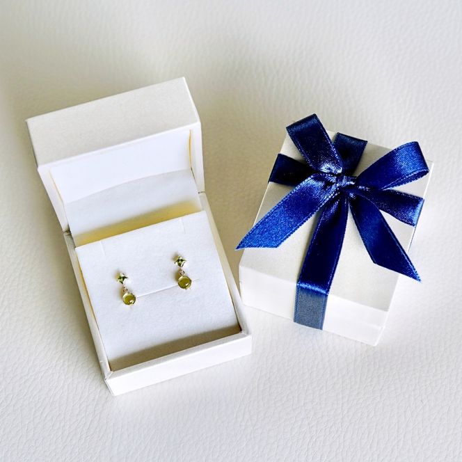 【ジュエリー】K10 イエローゴールド  ペリドット 揺れる ピアス 保証書付 SR-2012 242-003-e