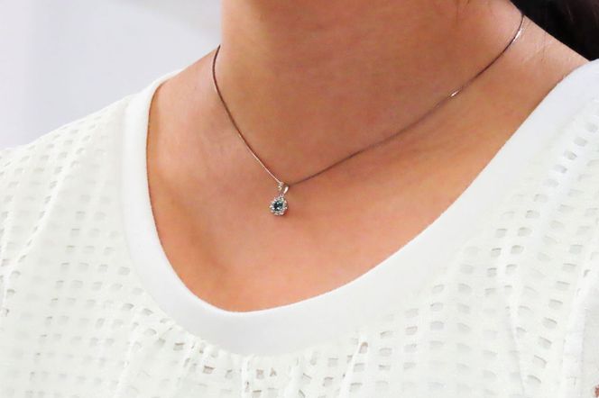PT（プラチナ）　アイスブルーダイヤモンドペンダント　MJ-1108  プラチナ ダイヤモンド ペンダント ネックレス ジュエリー 宝石 ブルーダイヤモンド アクセサリー 宝石鑑別書付き 山梨 富士吉田