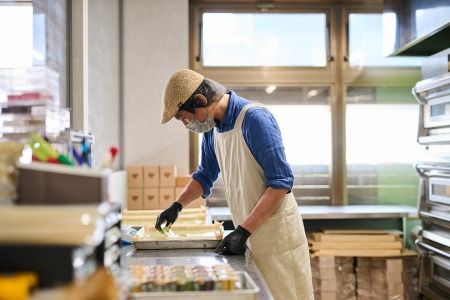 【プレミアム米粉ロールケーキ 6本セット】天使のホワイトロール & 焦がしキャラメルロール & 赤の煌きラズベリーロール & 嬉野新緑ロール & 焙煎ほうじ茶ロール & パッションフルーツロール【グルテンフリー 小麦粉不使用 保存料不使用 贈り物 お歳暮 お中元 お祝 スイーツ デザート ギフト】(H053306)