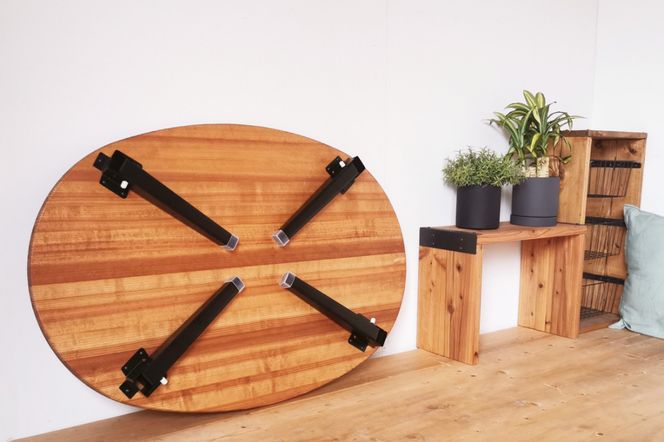 折りたたみローテーブル たまご型 Mサイズ (天然木／完成品) 木目が美しい横はぎ材使用｜新星金属製作所 大阪府 守口市 ナチュラル テーブル 折りたたみ ローテーブル リビング 子供 子供部屋 おしゃれ 家族 [2507]