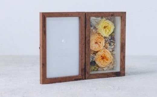 フラワーフォトフレーム 二つ折りM オールドローズ［花と木の実cocochiya］ プリザーブドフラワー ［H-4］