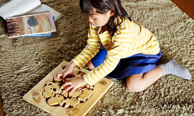 木のおもちゃ パズル 陸パズル 木製 知育玩具 動物 生き物 男の子 女の子 ギフト プレゼント 贈り物 出産祝い 誕生日祝い 日本製 手作り のし 名入れ 山のくじら舎 11種類 動物パズル ヒノキ スギ 2歳 空間認識力 セット内容 11個 パズル台 1個 W320mm H25mm D340mm 安芸市 高知県