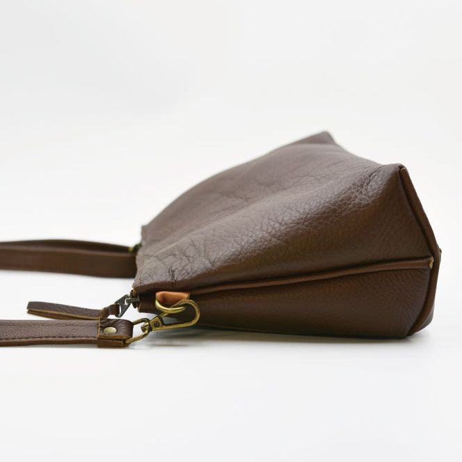 益子の革工房maharoのショルダーポーチ　ワイド（M）キャメルブラウン｜栃木県 益子町 ふるさと納税 ショルダーポーチ ワイド 牛革 手作り（AX109-1）