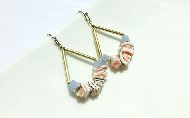 pastel shell ピアス 貝 アクセサリー 1個  [Q]handmadejewely【シンプル 可愛い ピングベージュ ゴールド シルバー ブルー シェル ハンドメイド ジュエリー 手作り  職人 上品 華やか ドレス 大人の雰囲気 ギフト プレゼント ラッピング 結婚式】
