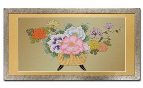 額装用 日本刺繍 「花かご」台生地「金」×額装「シルバー」 刺繍 伝統工芸 愛西市 / 百武打敷店[AEBR007]