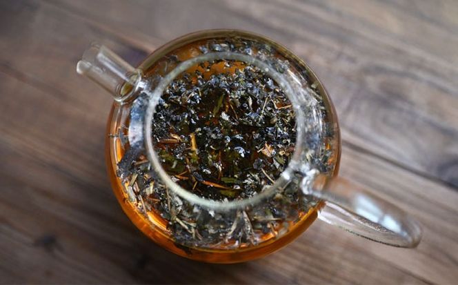 月のよもぎ茶 茶葉20g 糸島市 / - suu - / ハーブティー 茶葉 よもぎ[ADQ002]