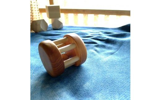 【CF-R7hbk】YKS011　山のくじら舎 コロコロ 木製 巾着付き かわいい 赤ちゃん ベビー 幼児 0歳から 玩具 おもちゃ ギフト 包装 ラッピング プレゼント 贈り物 贈答 出産祝い 誕生日祝い のし 熨斗対応 高知県産