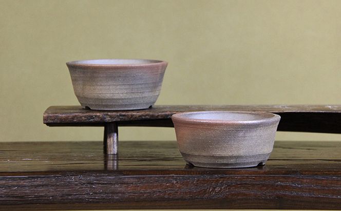 陶芸作家が手作りしています！盆栽鉢 2個セット 園芸 モダン ジャパニーズ 松 梅 植木鉢 異文化 人気 厳選 袋井市 雑貨 盆栽用品 日本文化 和 趣 インテリア 炭化 独特な味わい 焼締め鉢 松柏盆栽 花もの盆栽 藤花園 デザイン 製作