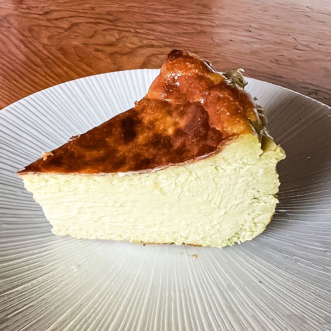 【四国一小さな町の喫茶店】ピスタチオのバスクチーズケーキ 直径15cm×1個 ケーキ 冷凍 取り寄せ スイーツ デザート おやつ お取り寄せスイーツ 冷凍 配送 高知
