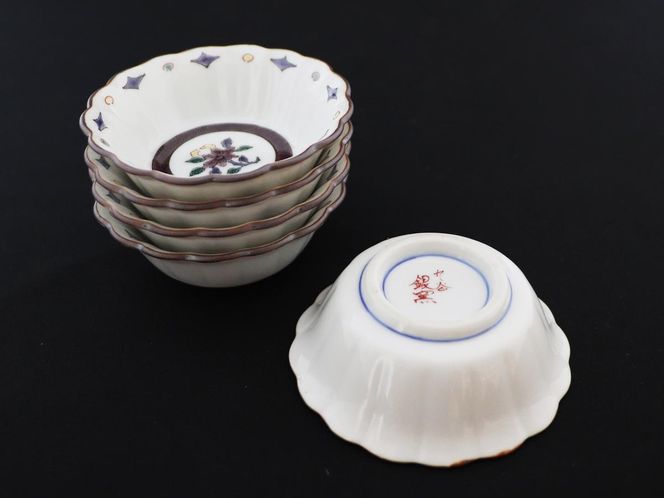 九谷焼　 2.5号小鉢揃　小花文　a01　銀泉窯 食器 キッチン雑貨 キッチンアイテム 雑貨 小物 お皿 小皿 食卓 テーブルコーディネート 