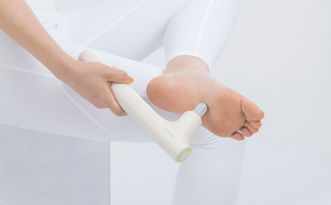 ビューティーケアガンプラス FRT-M02-W オフホワイト ハンディガン ビューティーケアガン MiCOLA （ミコラ） 軽量 アイリスオーヤマ 小型 コンパクト ミコラ ボディケア 充電式 USB-typeC 収納袋 球形 円柱形 平形 U字形