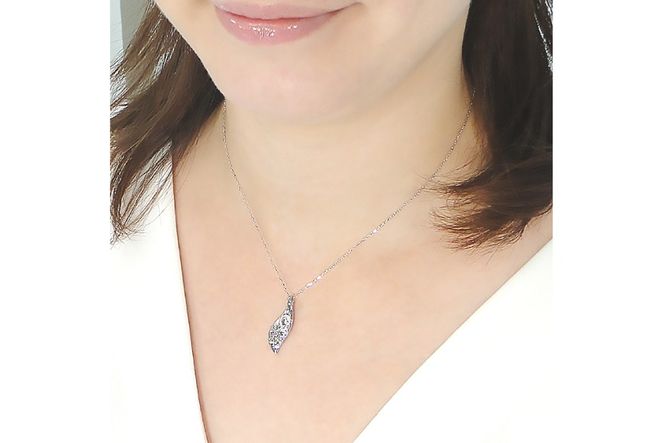 ハワイアンネックレス プラチナ PT900 リーフモチーフ 手彫り彫刻 花 葉 波【f117-pt】 [株式会社オーダーメイドジュエリーメイ 山梨県 韮崎市 20743783] アクセサリー アクセ ハワイアン ネックレス ジュエリー レディース