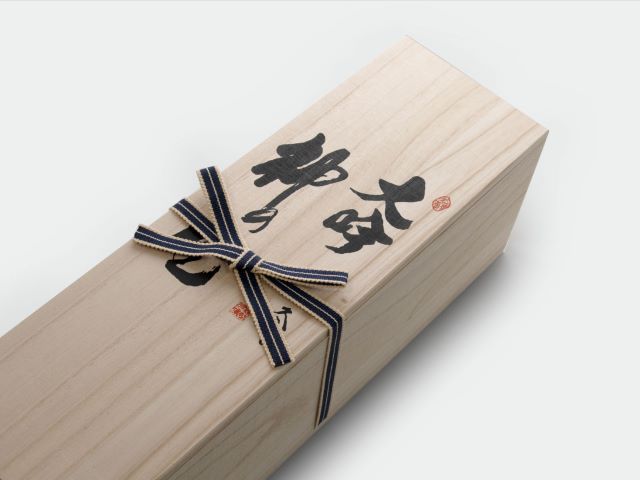 日本酒 大吟 神の座 1800ml ×1本 大吟醸 お酒 酒 地酒 一升瓶 大吟醸酒 吟醸酒 清酒 アルコール ギフト プレゼント 贈答 男性 女性 送料無料 1800 1.8L 青森 青森県 鰺ヶ沢町