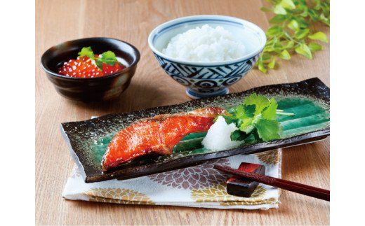 【天然鮭使用】大ボリューム！和歌山県 魚鶴仕込の天然紅サケ切身 約2kg（約18切れ～22切れ） / 鮭 シャケ 魚 切り身 焼き魚 ご飯のおとも おかず おつまみ【uot401C】