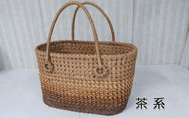 紙バンドで編んだワンちゃんバスケット（完成品）