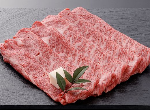 【４等級以上の未経産牝牛限定】近江牛肩ロースすき焼き【 1kg（500ｇ×2パック）】【AF09W】