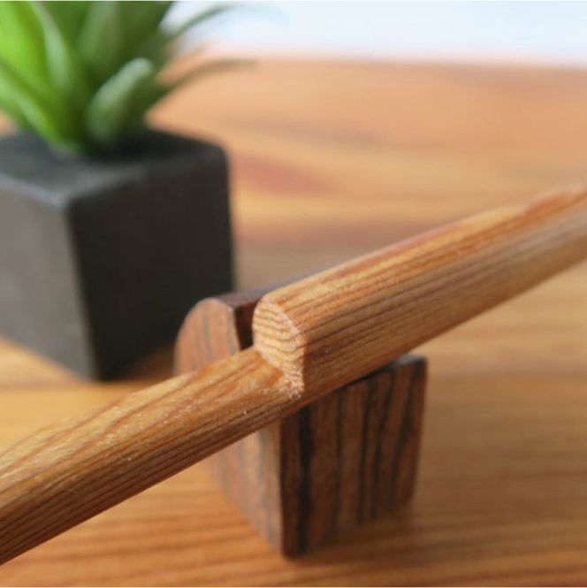 木製耳かき 屋久杉材（上杢） ［195S24］ 屋久杉材 上杢 木製 耳かき 屋久杉 安定 グリップ感 優しい形状 体に優しい スプーン形状 刺激を軽減 良い香り 肌触り 油脂分 希少 愛知県 小牧市 送料無料