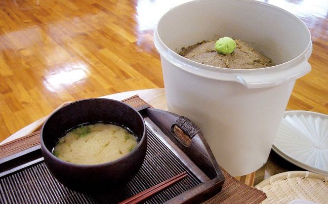 沖縄薬膳紅みそ 計600g (300g×2個) 味噌 みそ 国産 年内発送 沖縄市 / 有限会社ハイビスカスクッキングスクール[BCBU004] 