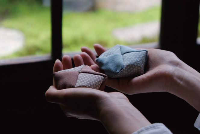 【KOTOSHINA 】お手玉とお香のセット（浅縹） | おしゃれ インテリア ［ 香るお手玉 お香 匂い袋 アート 人気 おすすめ ギフト プレゼント 京都バル BAL お取り寄せ 通販 送料無料 ふるさと納税 ］ 261009_B-YA02VC03