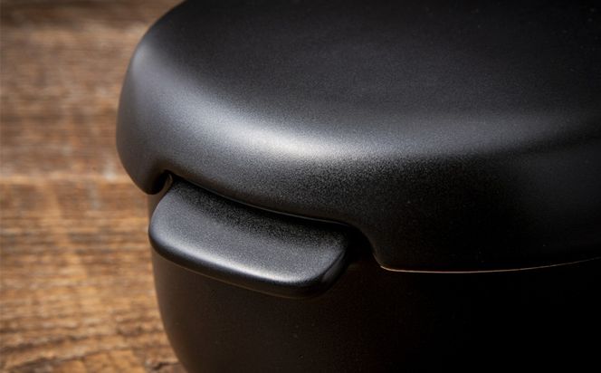 【萬古焼(ばんこやき)】Handmade土鍋 弥生陶園　職人が一つ一つ丁寧に成形し焼き上げる、こだわりのおひつ　土鍋の国内生産80％のシェアを誇る伝統の萬古焼　TS-402　丸おひつ1合（黒釉）レンジで簡単 炊きたての味がよみがえる丸おひつ【萬古焼、ばんこやき、鍋、ごはん鍋、おひつ、省エネ、耐久性、人気、おすすめ、ごはんがおいしい、使いやすい、時短、耐熱調理、米、ごはん、旨み、うまみ、電子レンジ】