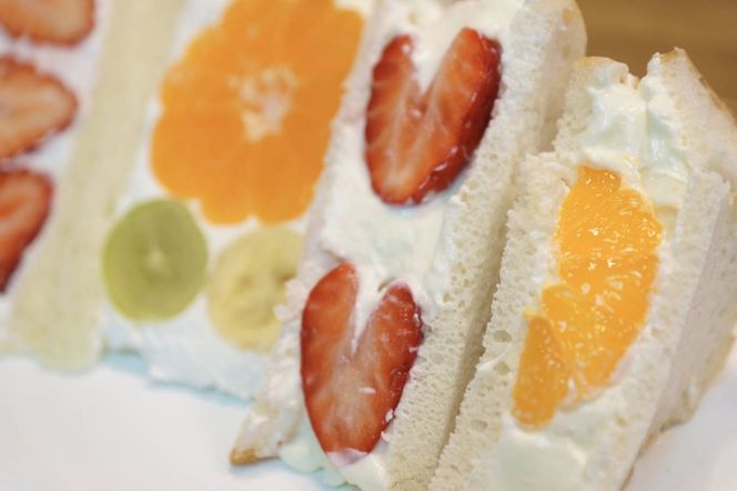 甘さ控えめ！八百屋が厳選したワンちゃん＆飼い主様フルーツサンドセット 5個セット フルーツ フルーツサンド 犬 愛犬 一緒 果物 くだもの H151-012