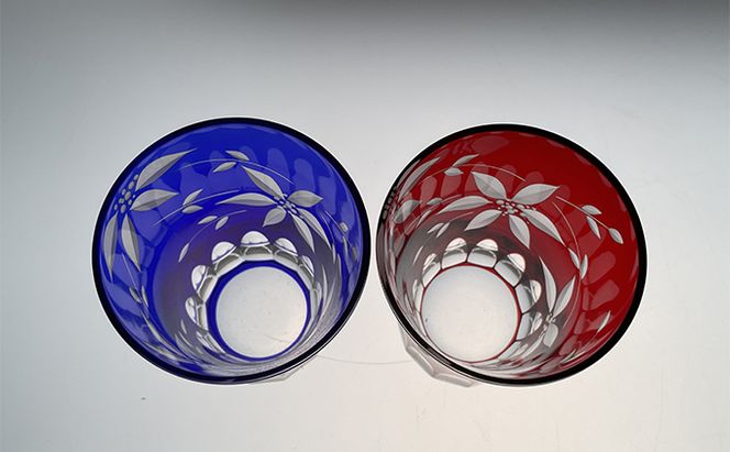 江戸切子 タンブラー 鉄線 ペア 瑠璃 赤 玻璃匠山田硝子 切子 グラス 工芸品 伝統工芸 酒器 民芸品　【 墨田区 】 食器 使いやすい形状 花切子 日本酒 お酒 日本酒グラス 焼酎グラス 鮮やか キレイ 