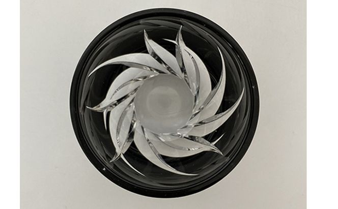 江戸切子 ぐいのみ 「焔」 黒 【玻璃匠山田硝子】切子 グラス 工芸品 伝統工芸 酒器 クリスタルガラス 