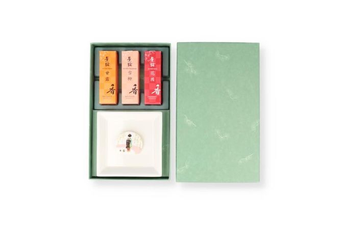 【香老舗 松栄堂】お香スティック(花圃/雪柳/甘露各20本)/香立舞妓/香皿クリーム セット [ 京都 老舗 線香 香立て 香炉セット 人気 おすすめ かわいい お香 ギフト プレゼント お取り寄せ 通販 送料無料 ふるさと納税 ] 261009_B-NY10