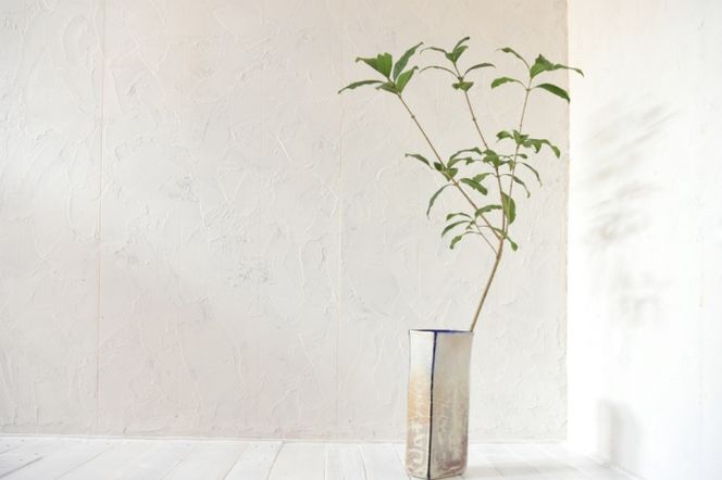 Hiwairoフラワーベース　青　花器　花瓶　高さ30cm×12cm×7cm〈花器 花瓶 工芸品 雑貨 日用品 シンプル 上品 透明度 光彩 おしゃれ ガラス〉 