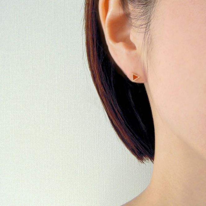 珊瑚 血赤珊瑚 トライアングル ピアス K10イエローゴールド 天然サンゴ 一点物 アクセサリー 厄除け お守り クリスマス バレンタイン 誕生日プレゼント 記念日 ホワイトデー ジュエリー 大人可愛い ギフト さんご サンゴ 高知県室戸市