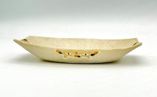 舟型皿 魚の奪い合い！ 白マット釉【716】_HA1719
