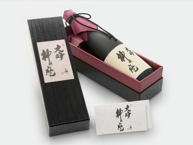 日本酒 大吟 神の座 720ml ×1本 純米大吟醸 お酒 酒 地酒 純米大吟醸酒 清酒 アルコール ギフト プレゼント 贈答 男性 女性 送料無料 青森 青森県 鰺ヶ沢町