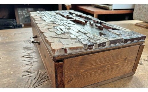 石材プロの作品 「 海 」( 小物入れ ) 家具 アート 一点もの 一点モノ テーブル オブジェ 壁かけ 作品 ハンドメイド 手作り 職人 完成品 国産 木材 石材 金属 おしゃれ アンティーク調 食卓 [DZ010ci]